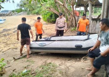 Polisi Himbau Masyarakat di Seputaran Pantai Trikora Bintan