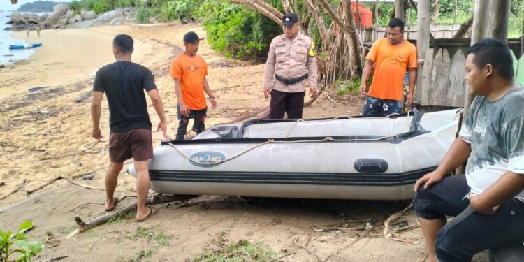 Polisi Himbau Masyarakat di Seputaran Pantai Trikora Bintan