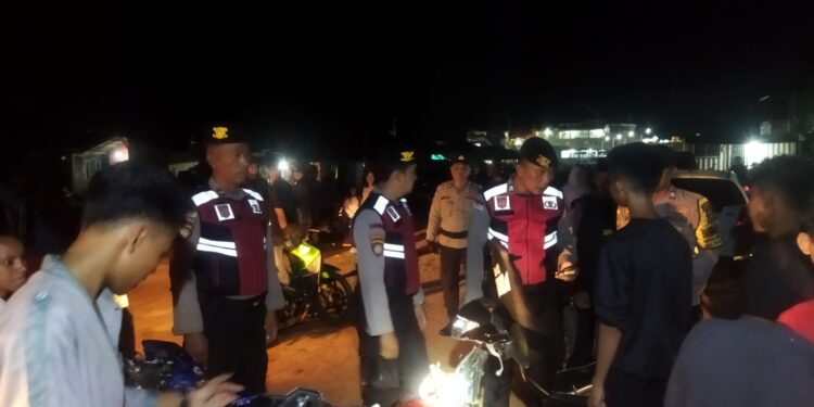 Jelang HUT Bhayangkara, Polsek Binut dan Satbrimobda Lakukan Patroli