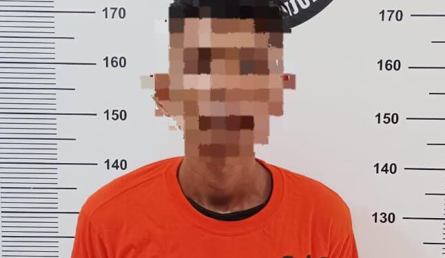 Santai Minum Air Kelapa, Pengedar Sabu Ini Ditangkap Polisi di Perum Hangtuah IV