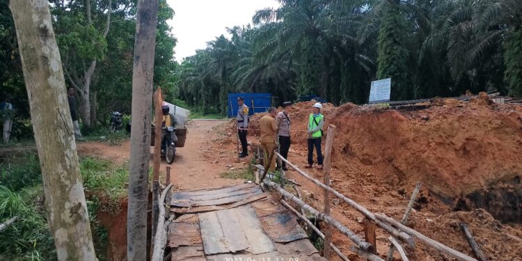 Akses Jalan Tirta Madu Menuju Gesek Mulai di Kerjakan, Pengendara Dihimbau Waspada