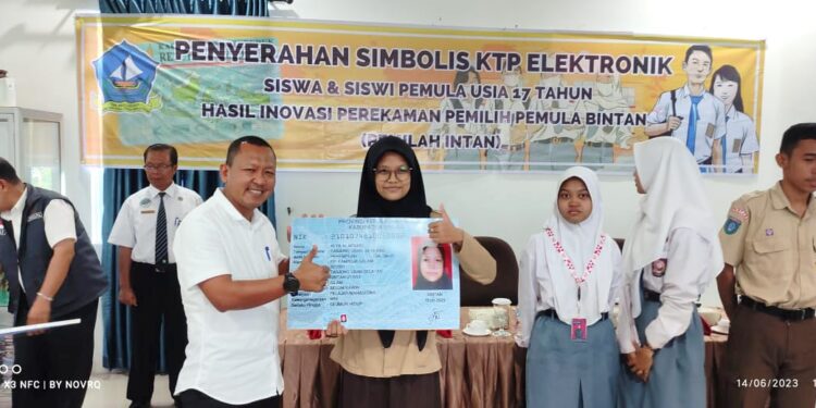 Disdukcapil Bintan Targetkan Pemilih Pemula Dapat Miliki KTP Elektronik
