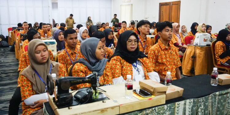 Buka Pelatihan Kewirausahaan Pemuda Bidang Tata Busana, Berikut Pesan Harapan Hafizha