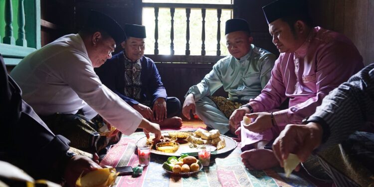 Rumah Tua Melayu Desa Berakit Berpotensi Mengundang Wisman