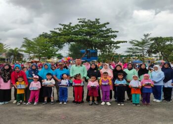 Sekdako Tanjungpinang Ikut Senam Bersama Anak-Anak TK