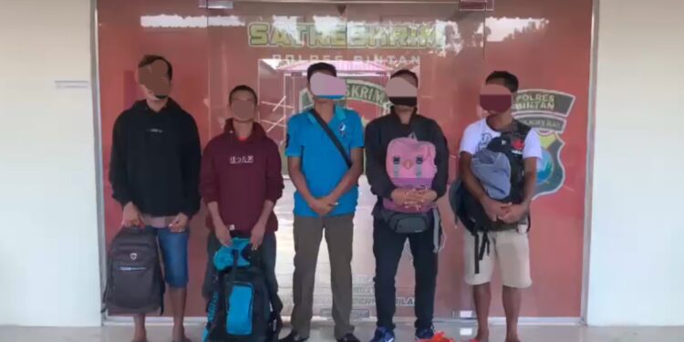 Satreskrim Polres Bintan Amankan 5 Tersangka Pelaku Penyelundup PMI Ilegal