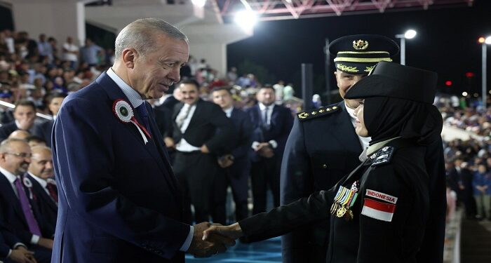 Bikin Bangga, 3 Anggota Polri Diwisuda Langsung Presiden Erdogan