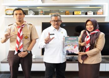 Manfaatkan Limbah Plastik jadi Kursi, Jefridin Apresiasikan Siswa SMPN 56 Batam
