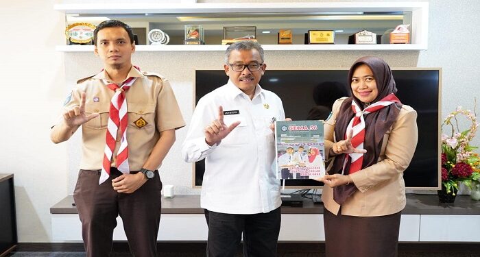 Manfaatkan Limbah Plastik jadi Kursi, Jefridin Apresiasikan Siswa SMPN 56 Batam