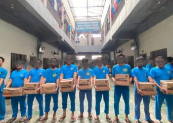 Penuhi Hak Dasar, Rutan Kelas IIA Batam Bagikan Peralatan Mandi Kepada Warga Binaan