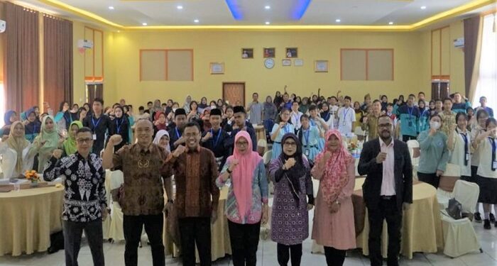 Forum Anak Kelurahan Tanjungpinang Timur Juara Pertama Lomba Debat Bahasa Inggris