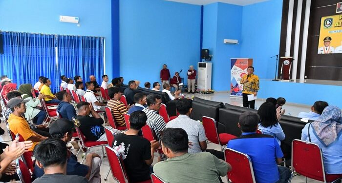 Nelayan di Batam Terima Bantuan Alat Tangkap dari Gubernur Ansar