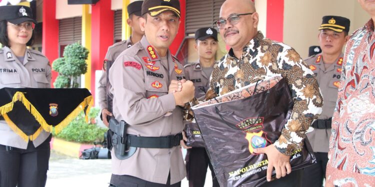 4 Personil Polresta Barelang Purna Bakti, Kapolresta Pimpin Upacara Wisuda