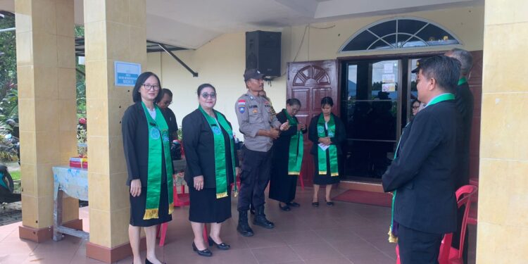 Berikan Kenyamanaan Saat Ibadah, Polisi di Bintan Utara Lakukan Pengamanan di Gereja