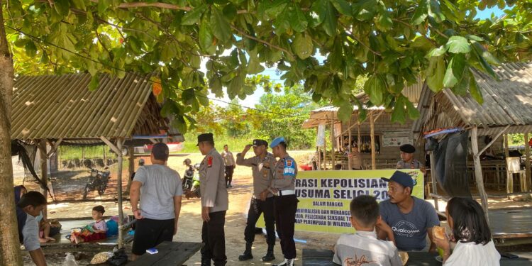 Operasi Bima Kusuma, Polisi Gencar Berikan Himbauan Kamtibmas Pengunjung di Pantai Trikora