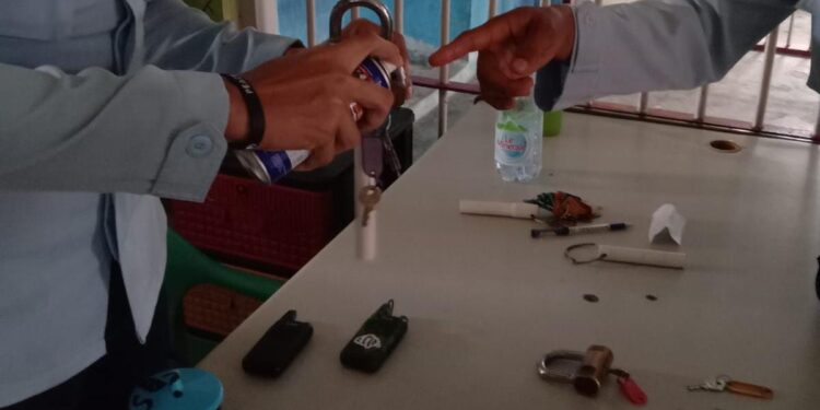 Antisipasi Keamanan, Lapas Narkotika Tanjungpinang Rawat Gembok Kunci Kamar Hunian