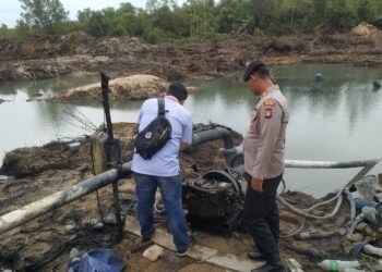 Polisi Pasang Police Line Ditiga  Tempat Tambang Pasir Diduga Ilegal