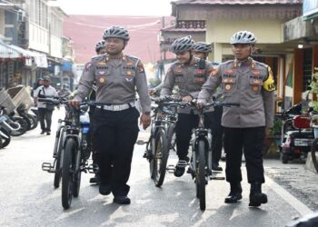 Kapolres Lingga Pimpin Patroli Sepeda Cegah Gangguan Kamtibmas dan Jalin Keakraban dengan Masyarakat