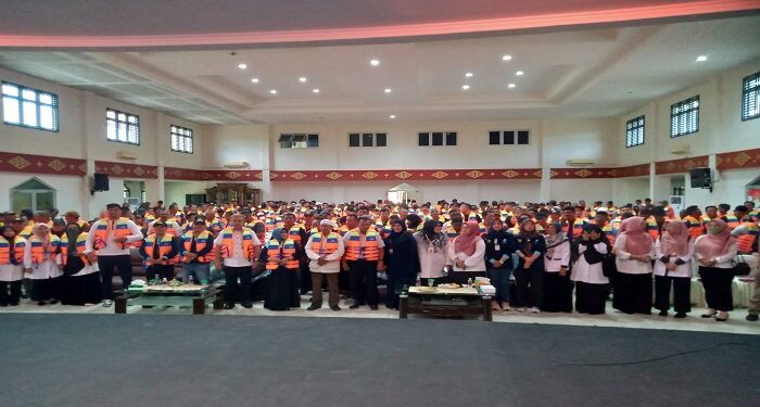 Nelayan di Tanjungpinang Terima Bantuan 700 Life Jacket