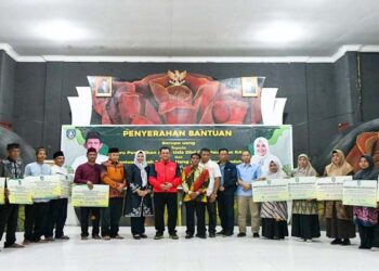 Ratusan Guru di Lingga Terima Insentif dari Gubernur Kepri