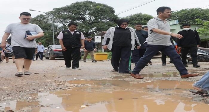 Wali Kota Rudi Langsung Benahi Jalan Menuju Pelabuhan Sagulung
