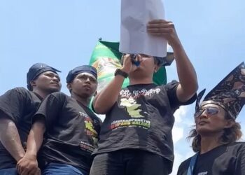 Warga Bersama Aliansi Pemuda Melayu Kepri Unjuk Rasa di Depan Kantor BP Batam