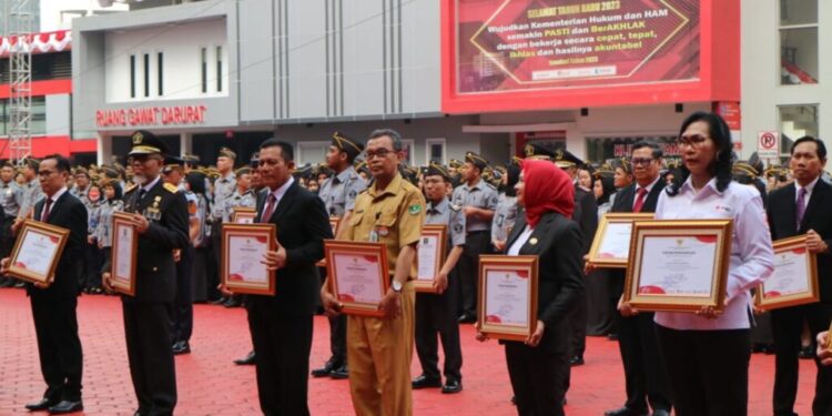 Gubernur Kepulauan Riau Terima Penghargaan dari Kemenkumham