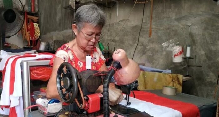 Keturanan Tionghoa Sudah 40 Tahun Berprofesi Menjahit Bendera Merah Putih