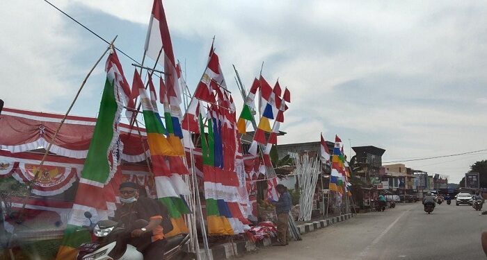 Jelang HUT RI, Penjual Bendera Mulai Marak di Karimun