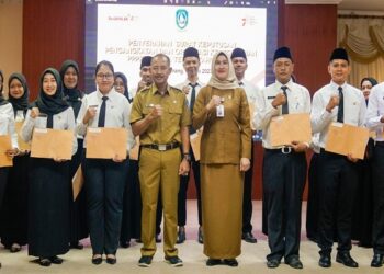 Serahkan SK 15 PPPK Tenaga Teknis, Ini Pesan Sekda Adi