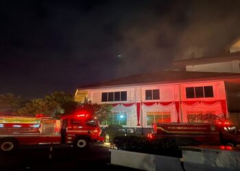 Si Jago Merah Lahap Gedung DPRD Batam