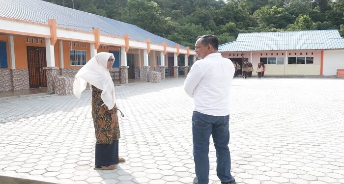 Wakil Ketua DPRD Realisasi Paving Block di SMP 3 Karimun
