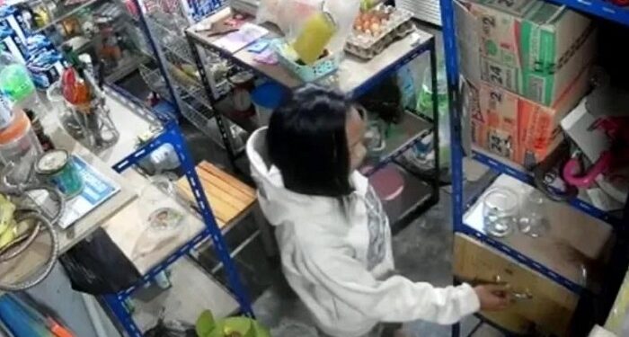Mencuri Uang di Warung, Wanita di Tanjungpinang Terekam CCTV