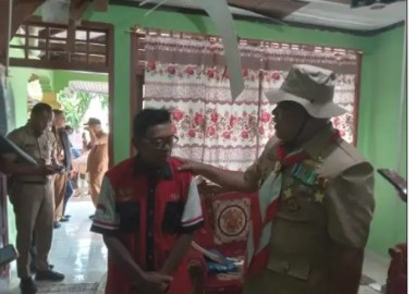 Wakil Walikota Tanjungpinang Tinjau Langsung Rumah Rusak Dampak Mobilisasi Alat Berat