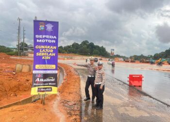 Angka Kecelakaan Meningkat, Polisi Pasang Banner Standing