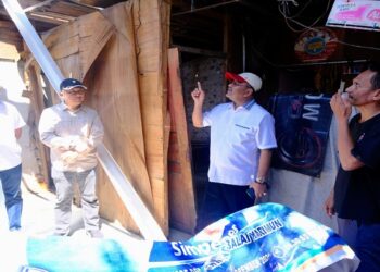 Curhat di Medsos, Bupati Beri Bantuan Warga Terdampak Bencana Puting Beliung