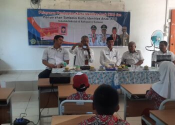 Cegah Terjadinya Perdagangan Anak, Kadis Disdukcapil Karimun Bagikan 915 KIA