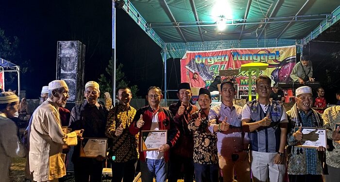Dijuluki Bapak Pembangunan, Rasno Terima Penghargaan