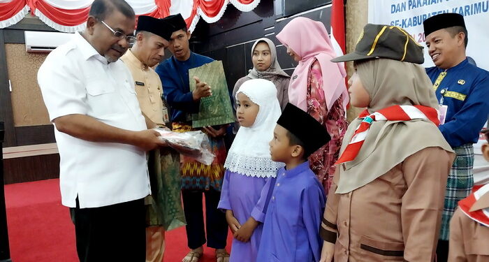 Pelajar Tingkat SD dan SMP dapat Bagu Seragam Gratis
