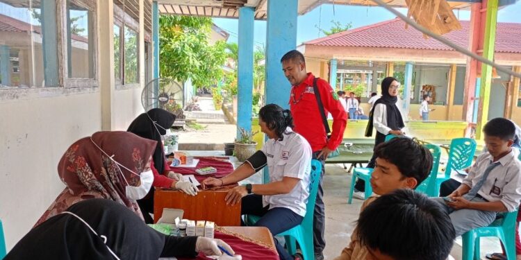 PMI Lakukan Donor Darah Massal di SMA Negeri 1 Bunguran Timur