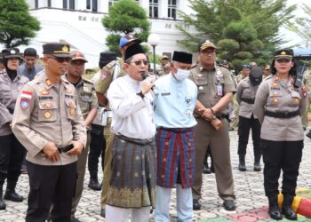 Karyawan PT Karimun Granit Lakukan Aksi Demo