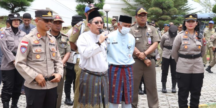 Karyawan PT Karimun Granit Lakukan Aksi Demo