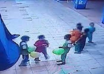 Aksi 7 Bocil Mengutil Balon di Ramayana Mall Terekam CCTV