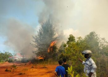 Perbukitan Kampung Kuala Lumpur Terbakar