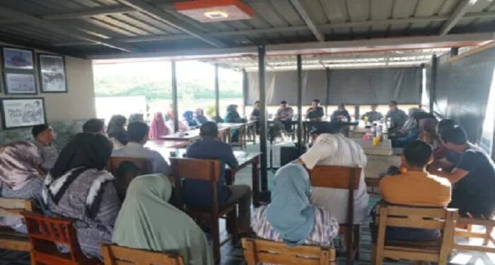 Kumpulkan Kepsek Bupati Natuna Ajak Bahas Masalah Pendidikan di Serasan