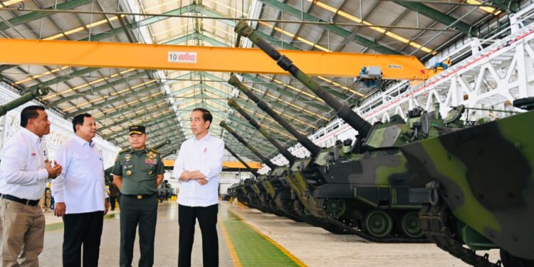 Terlindungi: Presiden Jokowi Apresiasi Perkembangan Industri PT.Pindad