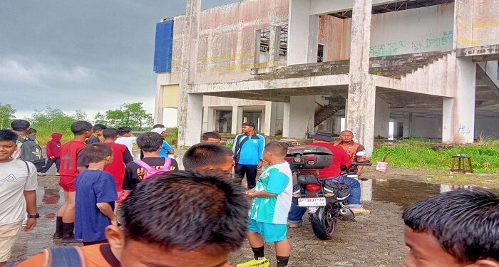 Pria di Karimun Jatuh dari Lantai 2 KECC Coastal Area  