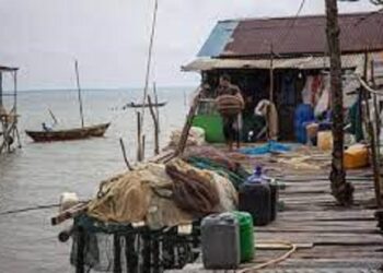 Jelang Pengosongan, Warga Kampung Tua Bergantian Melaut