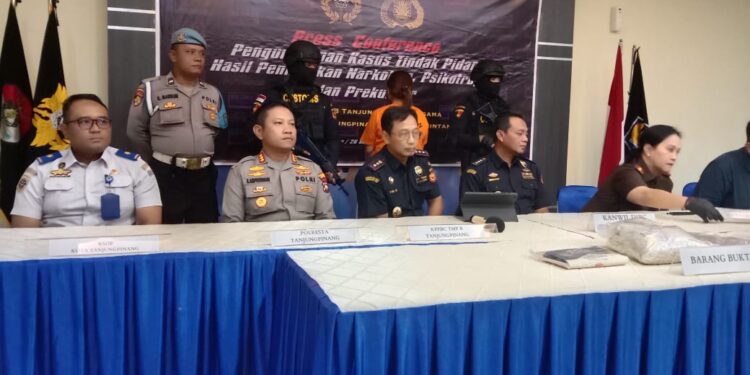 Bawa Pil Ekstasi dari Malaysia, Seorang Wanita Cantik Jadi Kurir