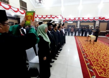 Bupati Karimun, Aunur Rafiq melantik sebanyak 36 kepala sekolah